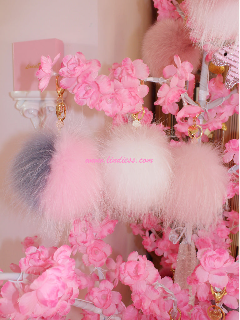 DREAMY CAMELLIA POM POM