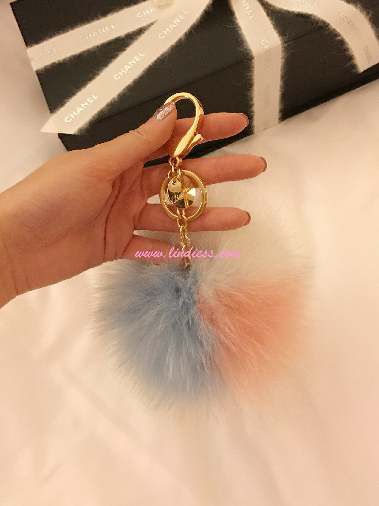 DREAMY TRICOLOR POM POM