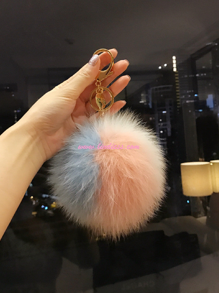 DREAMY TRICOLOR POM POM