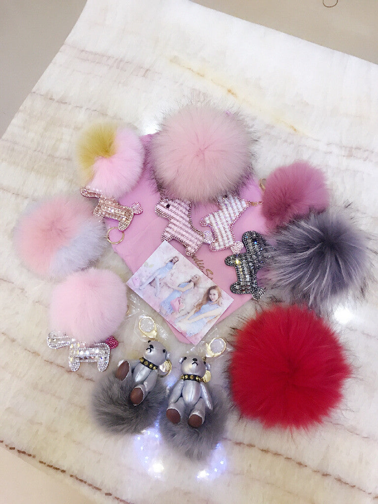 DREAMY TRICOLOR POM POM