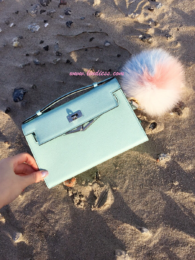 DREAMY TRICOLOR POM POM
