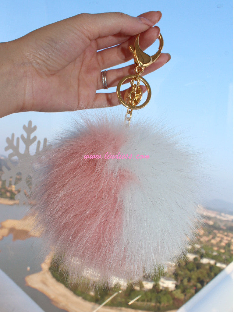 DREAMY TRICOLOR POM POM