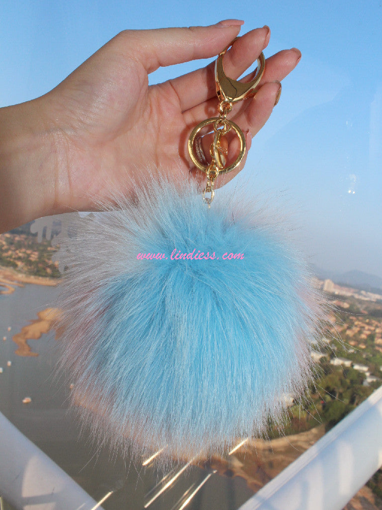 DREAMY TRICOLOR POM POM