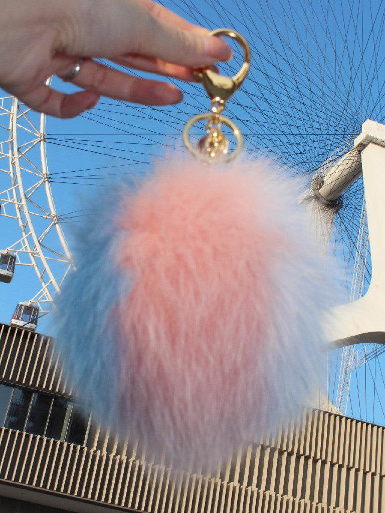 DREAMY TRICOLOR POM POM