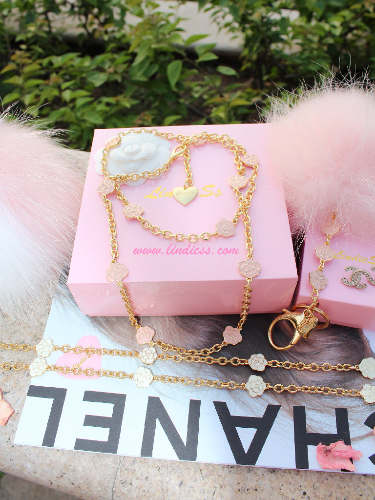 CAMELLIA LOVE NECKLACE