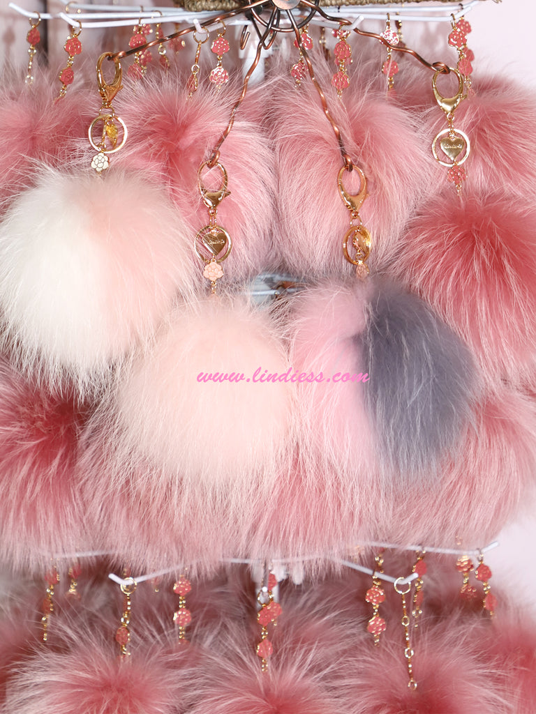 DREAMY CAMELLIA POM POM