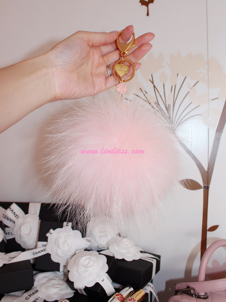 DREAMY CAMELLIA POM POM