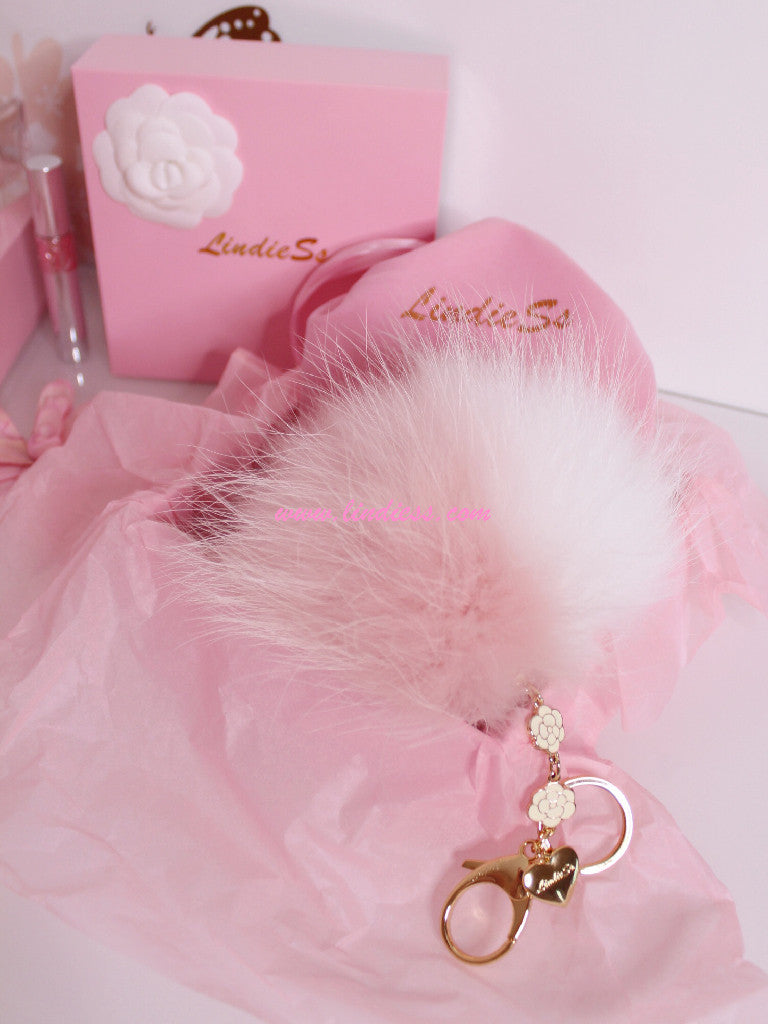 DREAMY CAMELLIA POM POM
