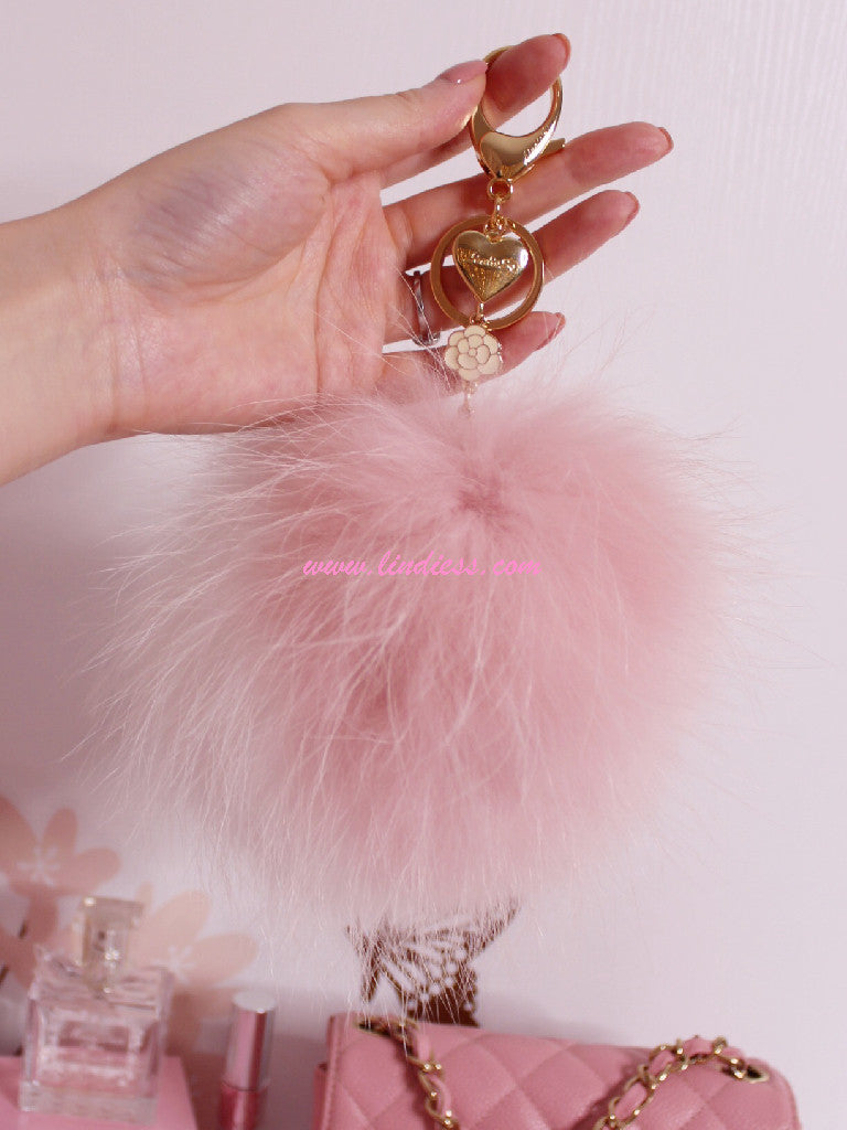 DREAMY CAMELLIA POM POM