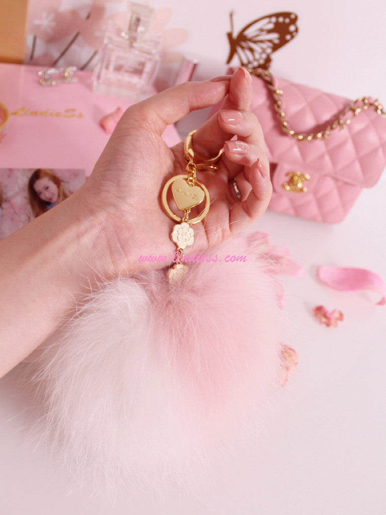 DREAMY CAMELLIA POM POM